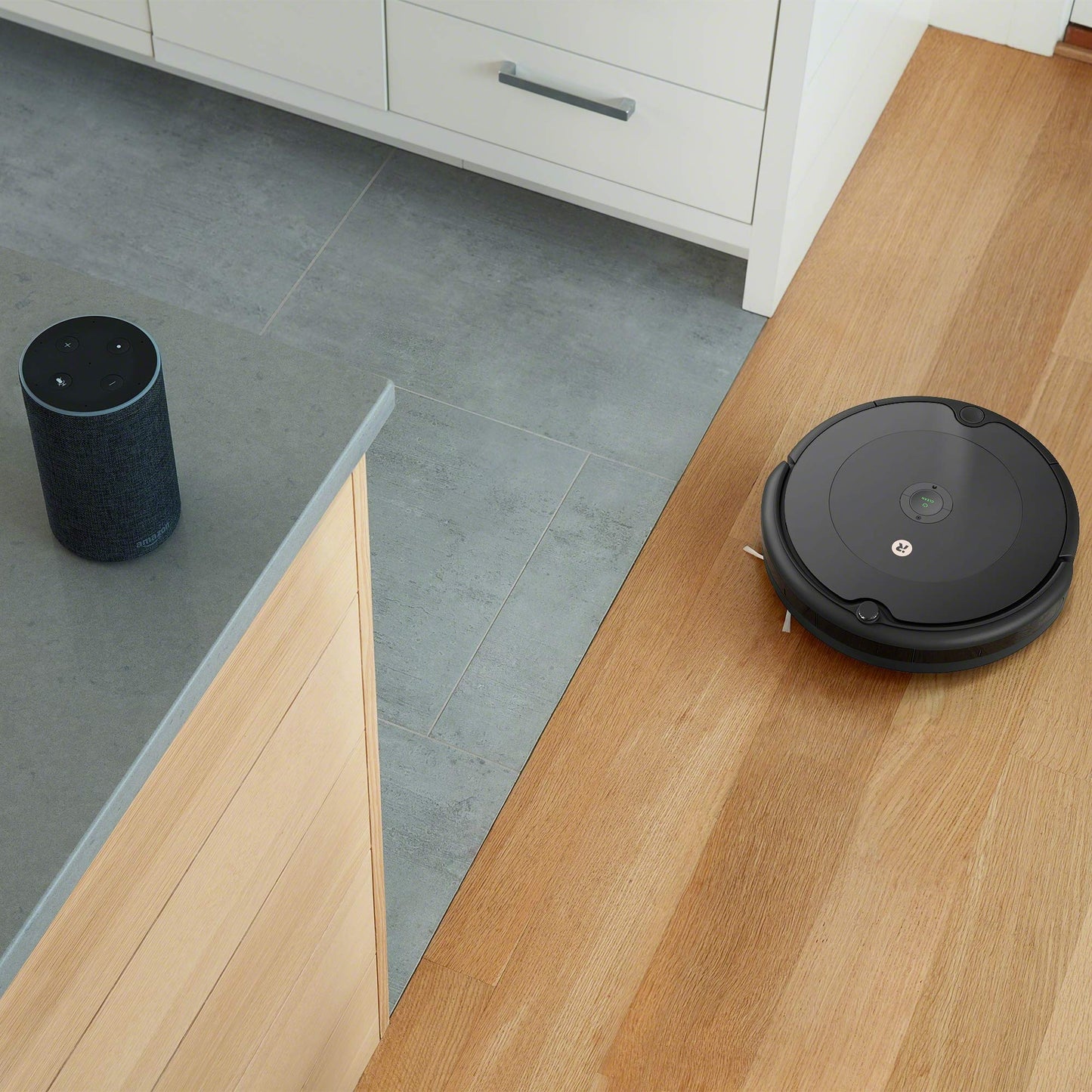 iRobot Roomba 692 Saugroboter, App & Sprachassistent, 3-Stufen-Reinigung